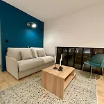 Apt 4 Guests Moderne Place Breteuil