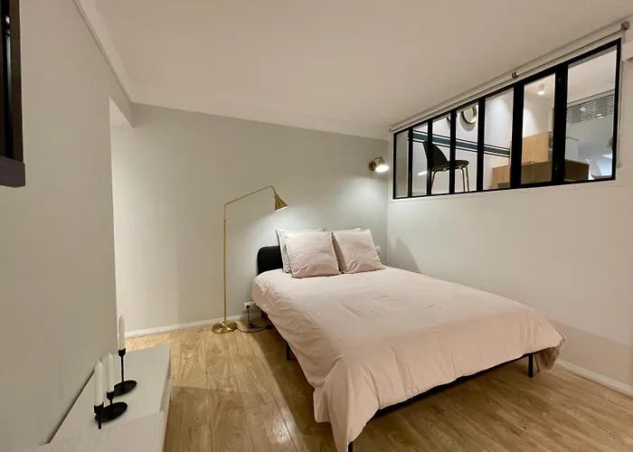 Apt 4 Guests Moderne Place Breteuil
