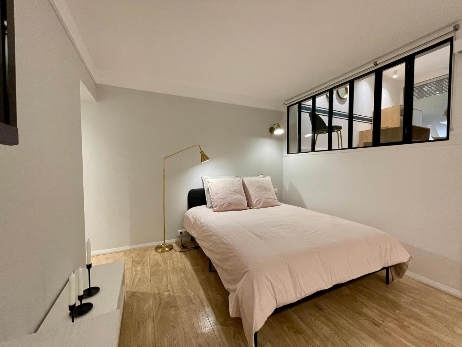 Apartment 4 Guests Moderne Place Breteuil *