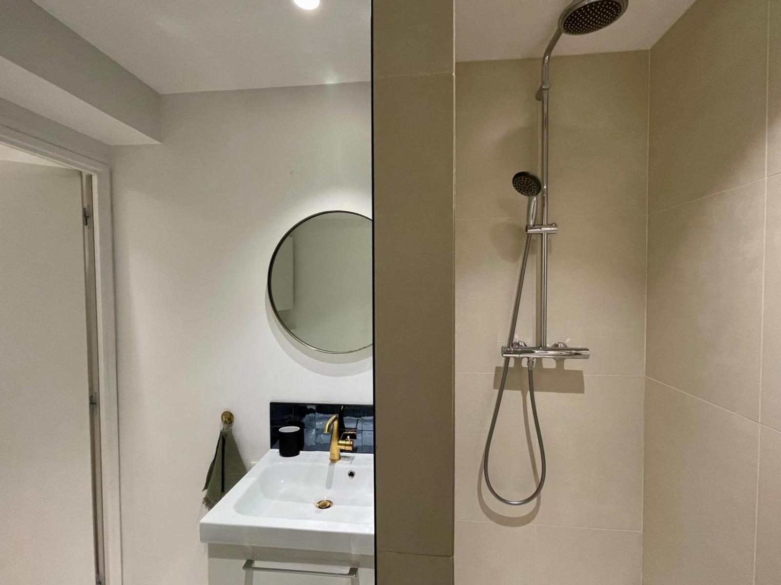 Apartment 4 Guests Moderne Place Breteuil Paris